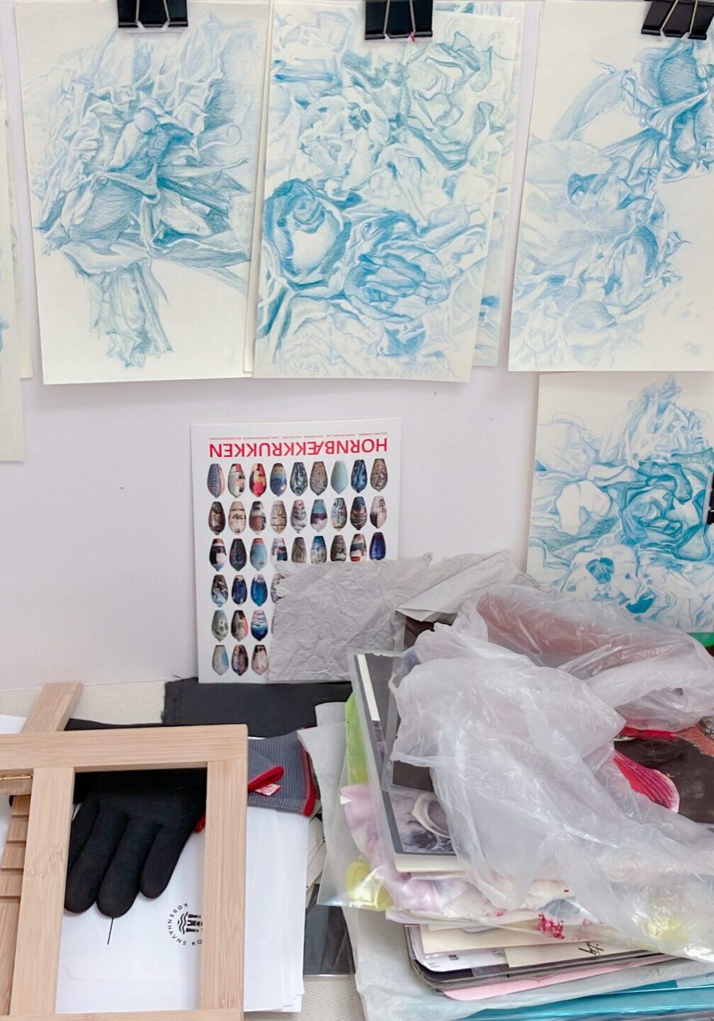 {
  "orientation" : 3,
  "meteringMode" : 0,
  "exposureMode" : 0,
  "focalLength" : 26,
  "isBackCam" : 1
}